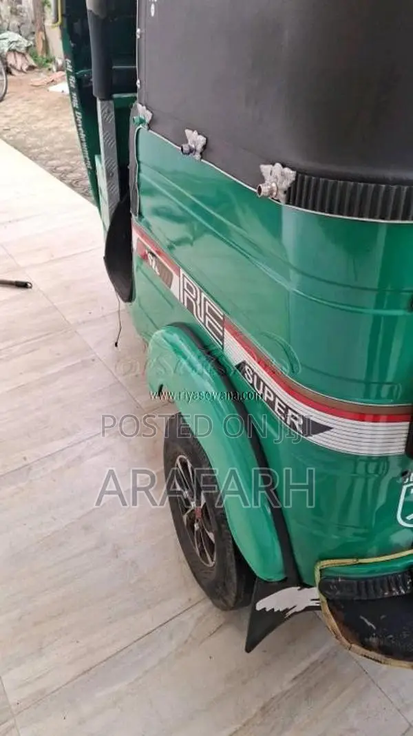 Bajaj 4 Stroke 2009 Three Wheel (Used)