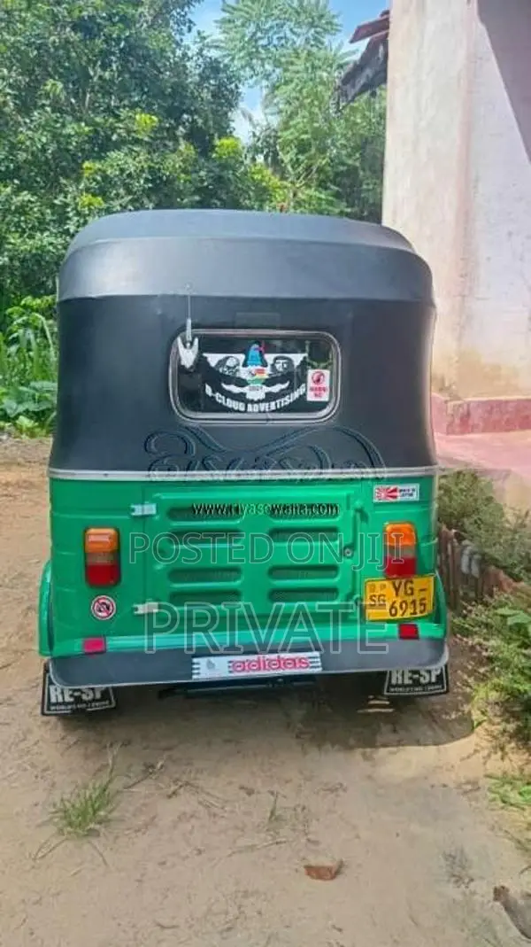 Bajaj RE 205 2011 Three Wheel (Used)