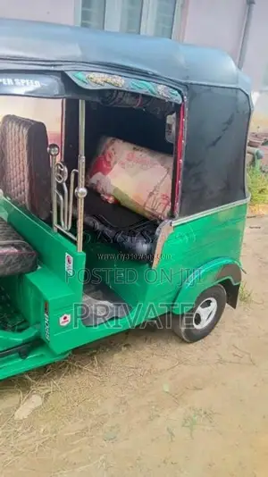 Bajaj RE 205 2011 Three Wheel (Used)