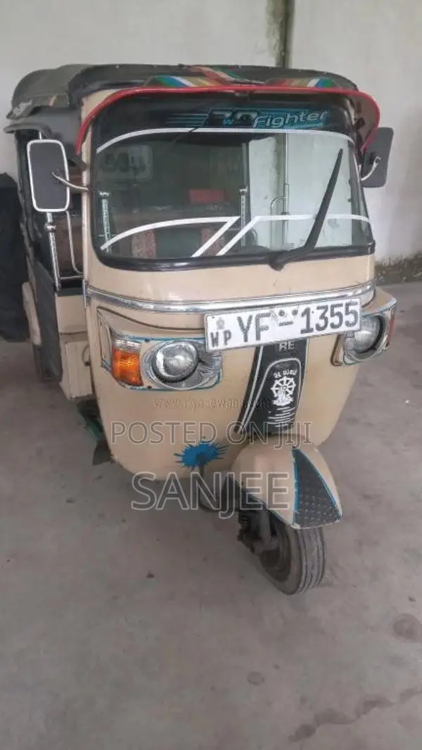 Bajaj 4 stroke 2011 Three Wheel (Used)