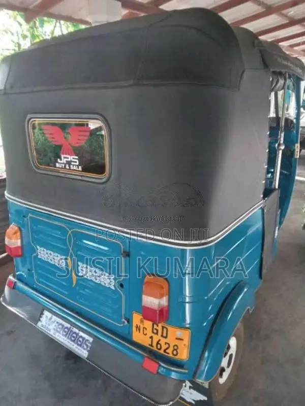Bajaj 2 Stroke 2000 Three Wheel (Used)