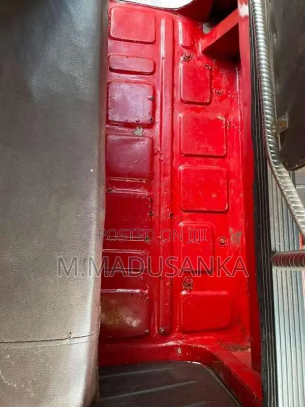 Bajaj RE 2 Stroke 2006 Three Wheel (Used)