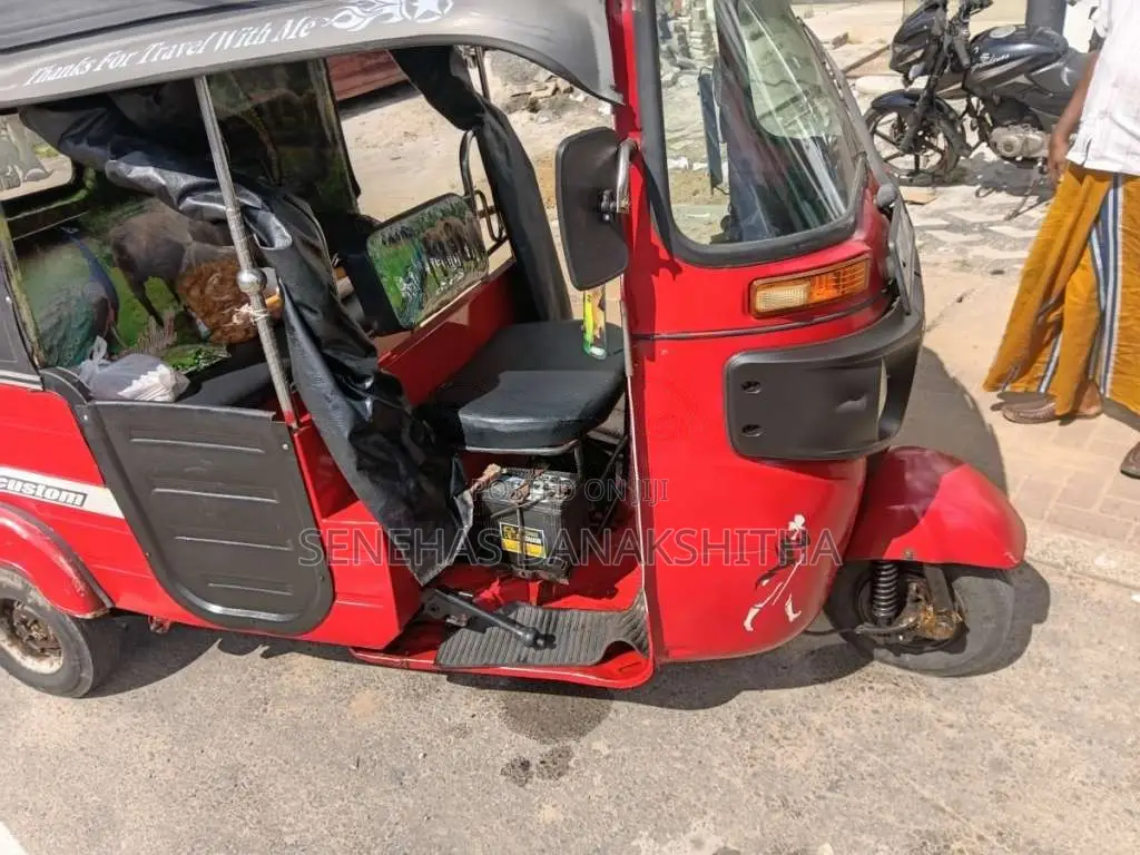 Bajaj 4 Stroke 2015 Three Wheel (Used)