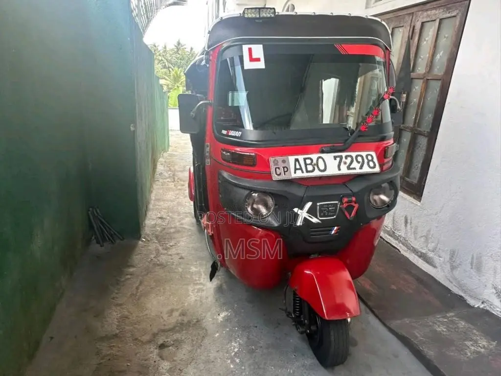 Bajaj 4 stroke 2017 Three Wheel (Used)