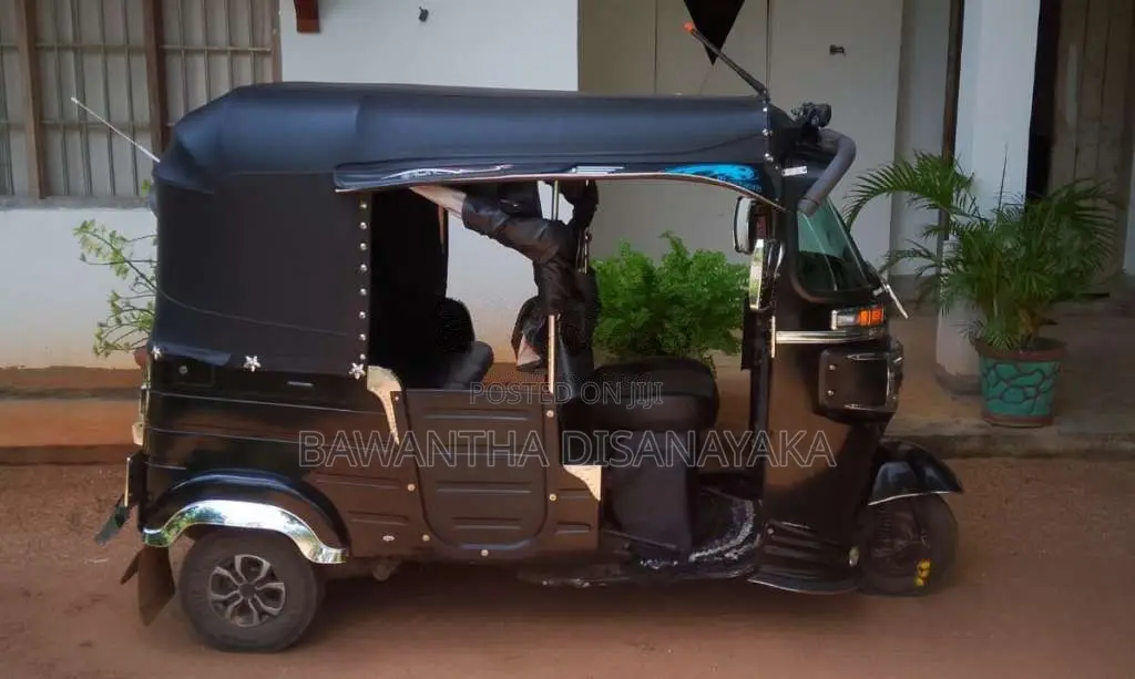 Bajaj 4 Stroke 2014 Three Wheel (Used)