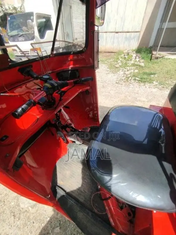 Bajaj RE 2 Stroke 2004 Three Wheel (Used)