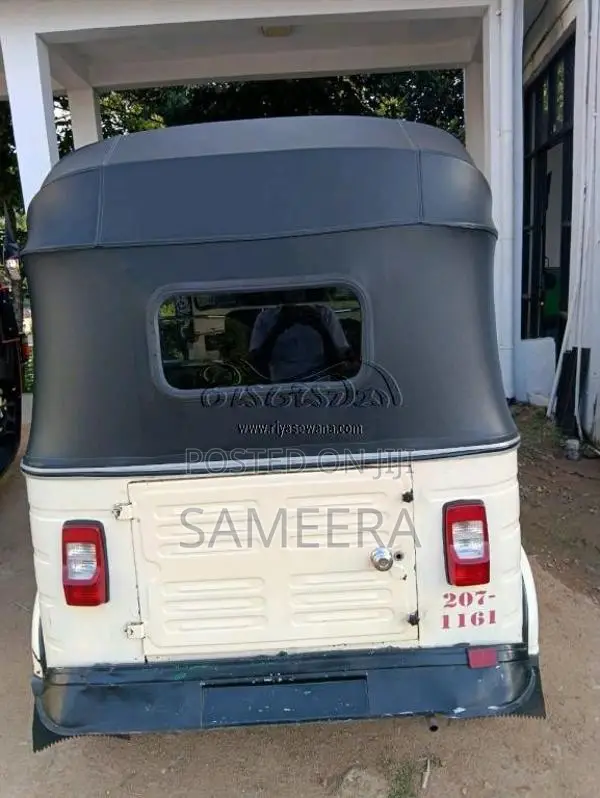 Bajaj RE 2000 Three Wheel (Used)