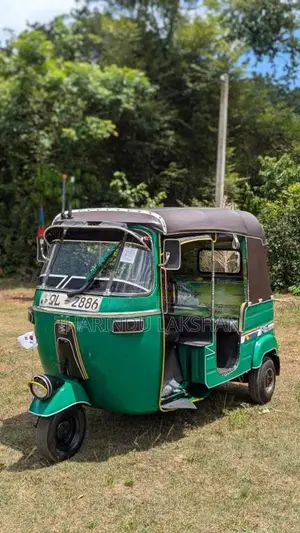 Bajaj 4 stroke 2007 Three Wheel (Used)
