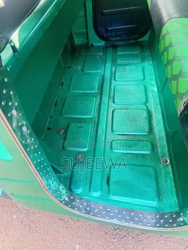 Bajaj 4 Stroke 2008 Three Wheel (Used)