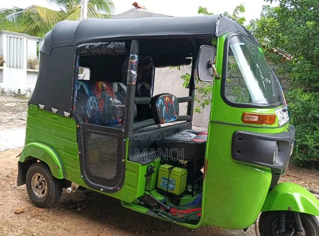 Bajaj RE 205 2014 Three Wheel (Used)