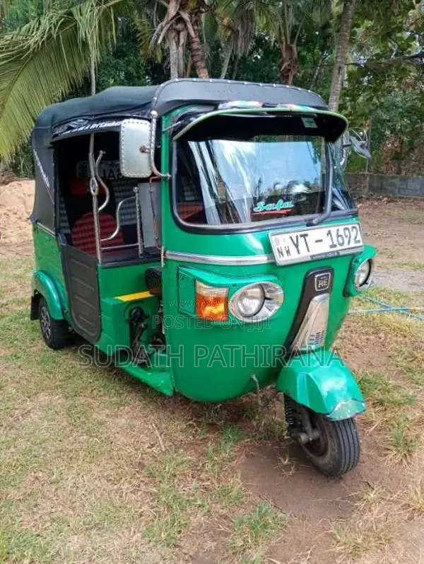 Bajaj RE 205 2011 Three Wheel (Used)