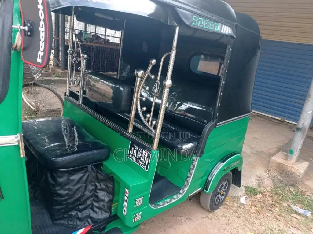 Bajaj 4 Stroke 2013 Three Wheel (Used)