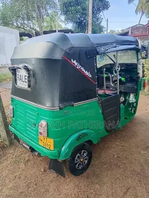 Bajaj RE 205 2011 Three Wheel (Used)