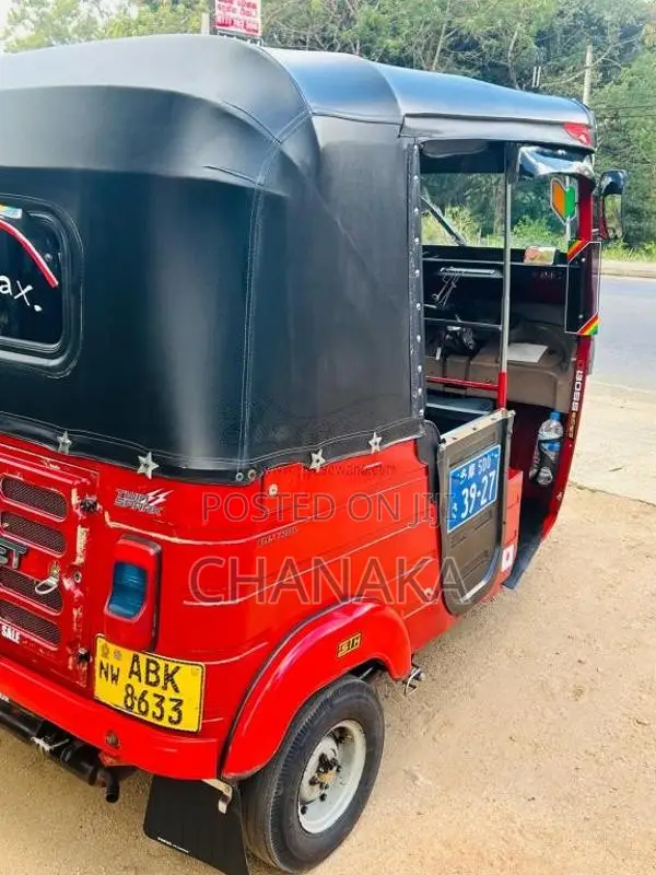 Bajaj 4 Stroke 2016 Three Wheel (Used)