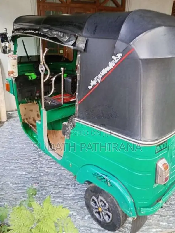 Bajaj RE 205 2011 Three Wheel (Used)