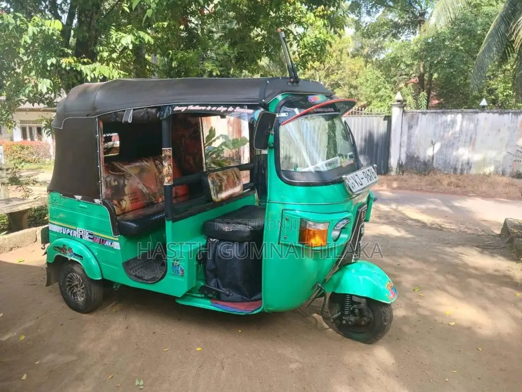 Bajaj RE 205 2011 Three Wheel (Used)