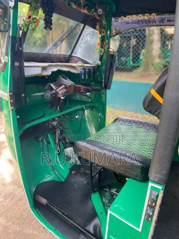 Bajaj 4 Stroke 2009 Three Wheel (Used)