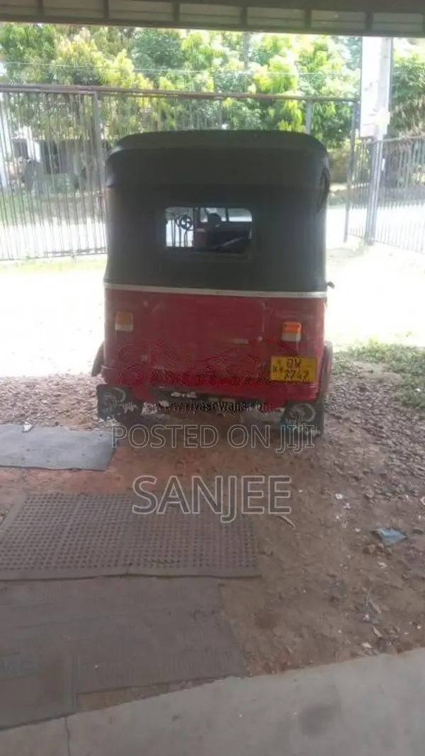 Bajaj 4 stroke 2010 Three Wheel (Used)