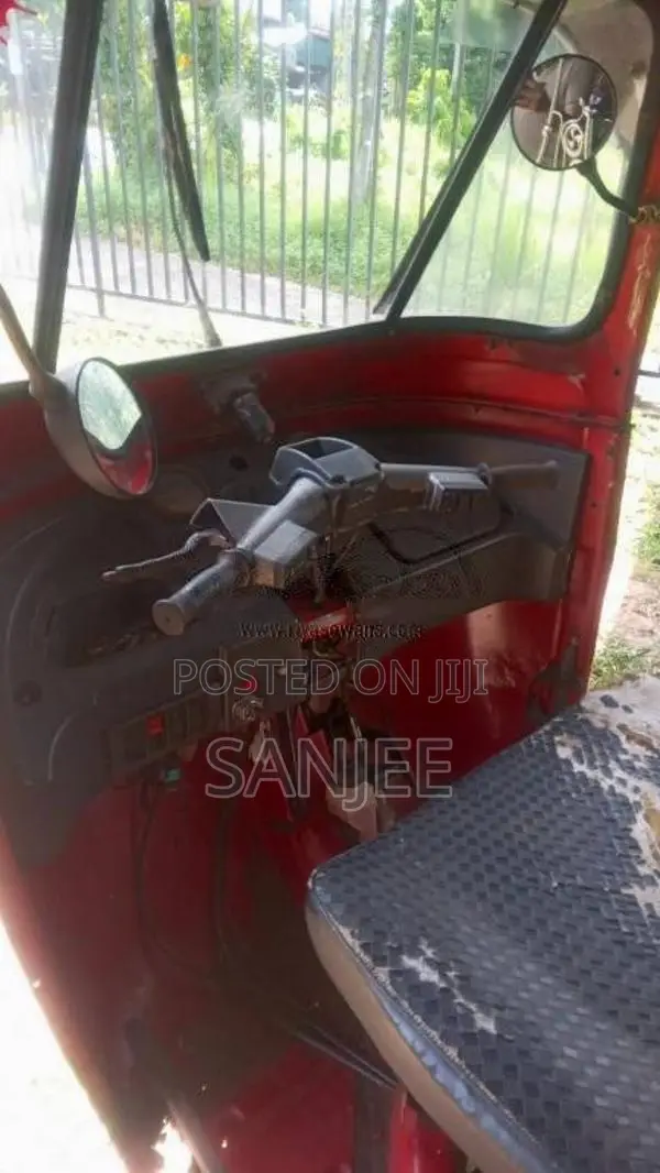 Bajaj 4 stroke 2010 Three Wheel (Used)