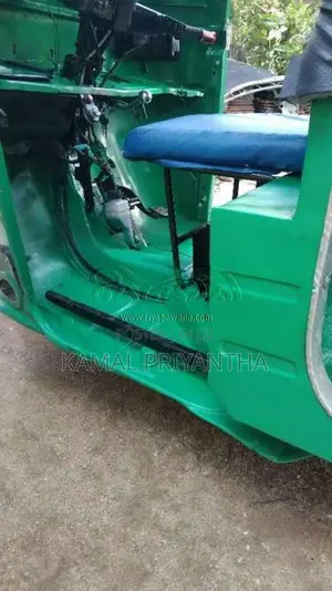 Bajaj 4 Stroke 2007 Three Wheel (Used)