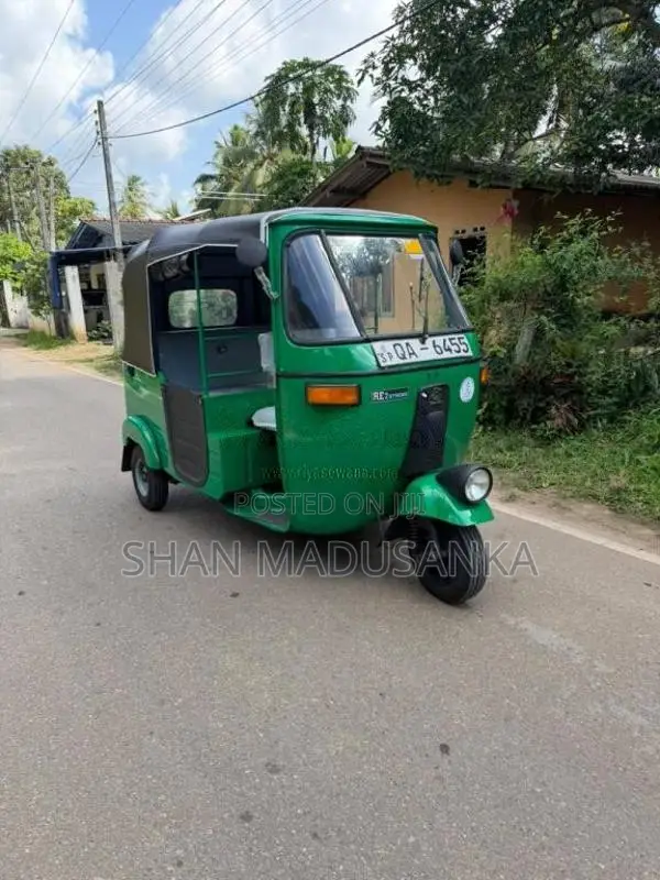Bajaj 4 Stroke 2005 Three Wheel (Used)