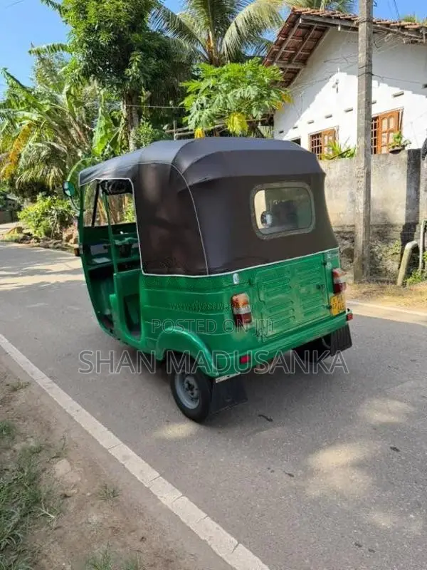 Bajaj 4 Stroke 2005 Three Wheel (Used)
