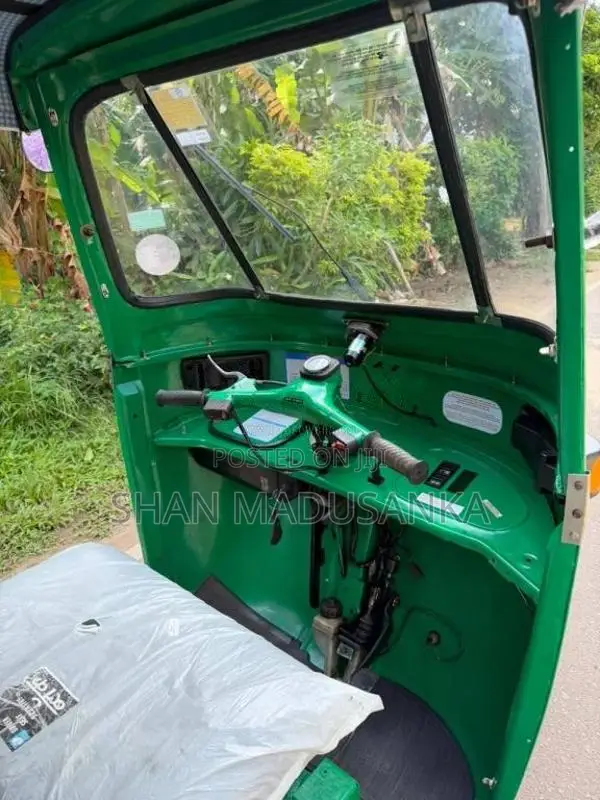 Bajaj 4 Stroke 2005 Three Wheel (Used)