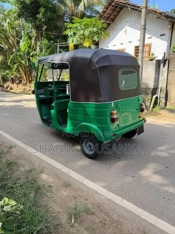 Bajaj 4 Stroke 2005 Three Wheel (Used)