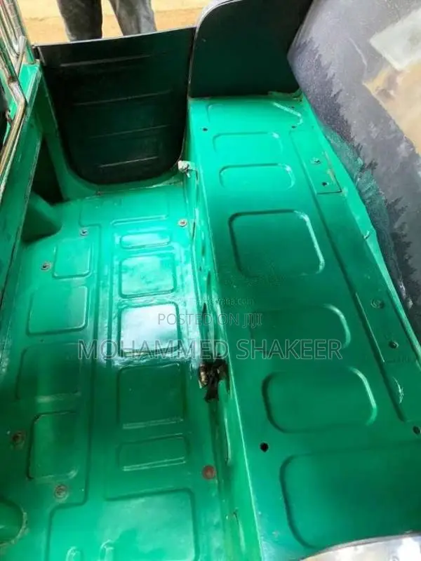 Bajaj 4 stroke 2011 Three Wheel (Used)