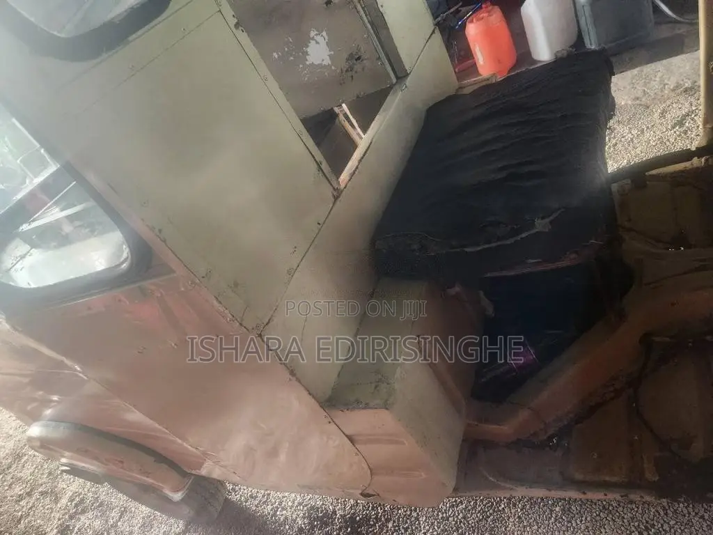 Bajaj 2 stroke 2000 Three Wheel (Used)
