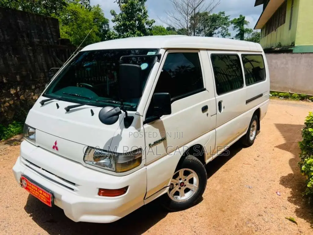 Mitsubishi L300 2013 Van (Used)