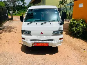 Mitsubishi L300 2013 Van (Used)