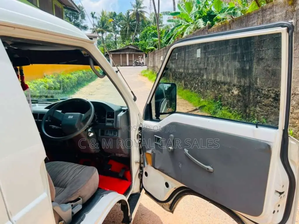 Mitsubishi L300 2013 Van (Used)