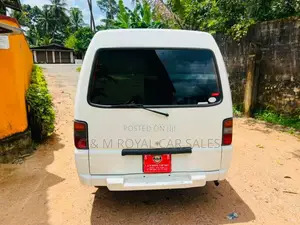Mitsubishi L300 2013 Van (Used)