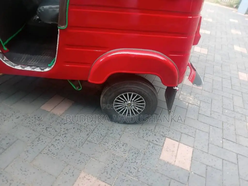 Bajaj 2 Stroke 2005 Three Wheel (Used)