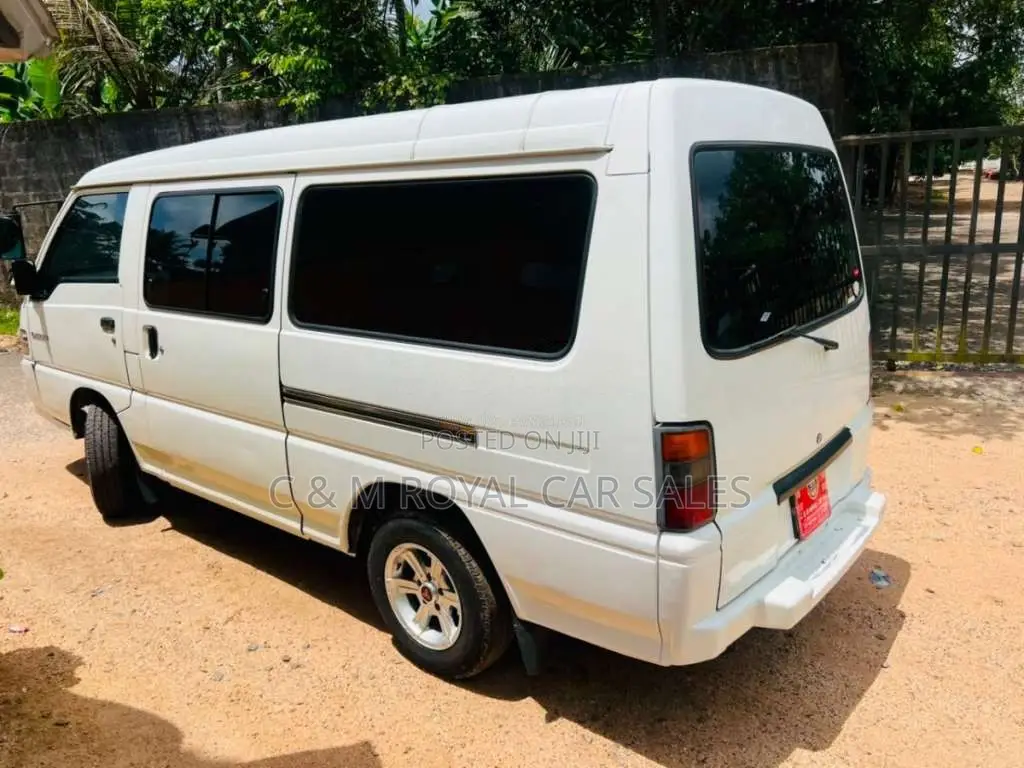 Mitsubishi L300 2013 Van (Used)