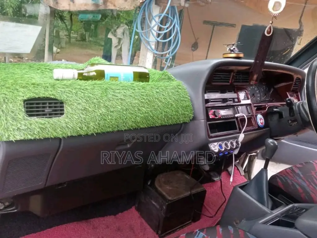 Toyota Hiace Dolphin 1997 Van (Used)