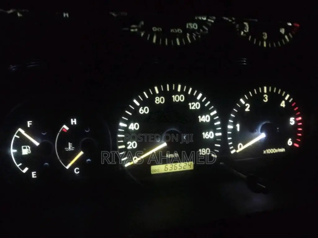 Toyota Hiace Dolphin 1997 Van (Used)
