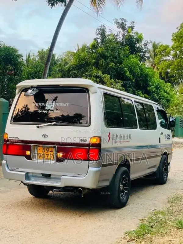 Toyota Dolphin 1994 Van (Used)