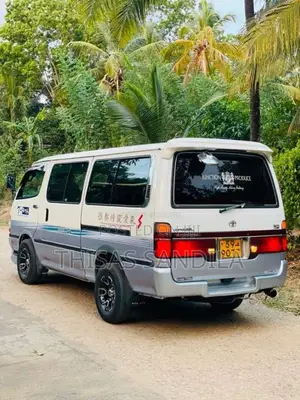 Toyota Dolphin 1994 Van (Used)