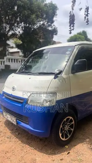 Toyota TownAce 2013 Van (Used)