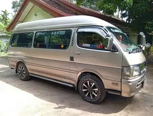 Toyota Dolphin LH125 High Roof GL 1995 Van (Used)