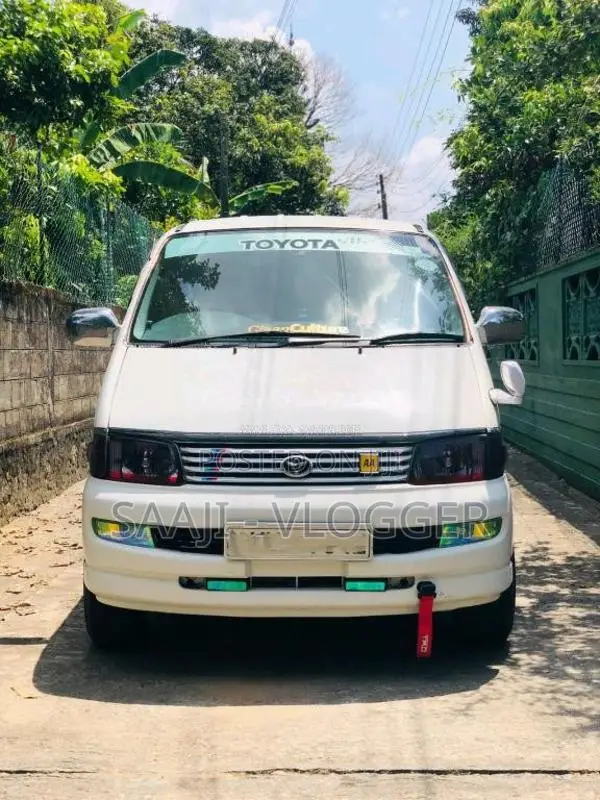 Toyota Regius 2004 Van (Used)