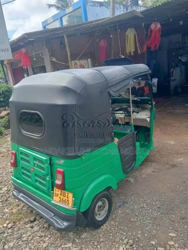 Bajaj RE 205 2015 Three Wheel (Used)