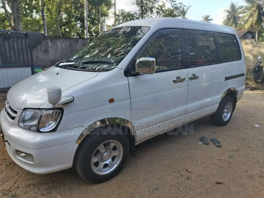 Toyota Noah 1999 Van (Used)