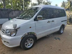 Toyota Noah 1999 Van (Used)