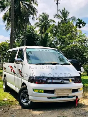 Toyota Regius 2004 Van (Used)