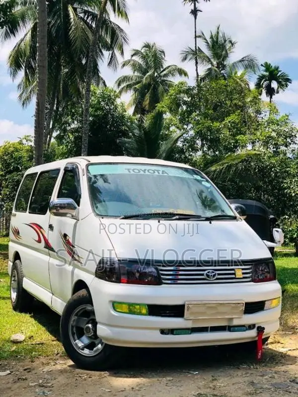 Toyota Regius 2004 Van (Used)