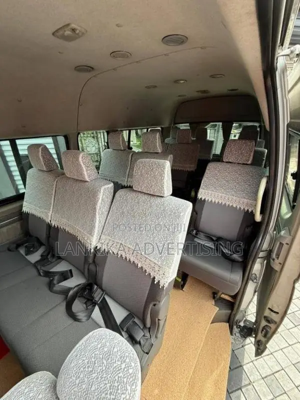Toyota KDH HIGH ROOF 222 2010 Van (Used)