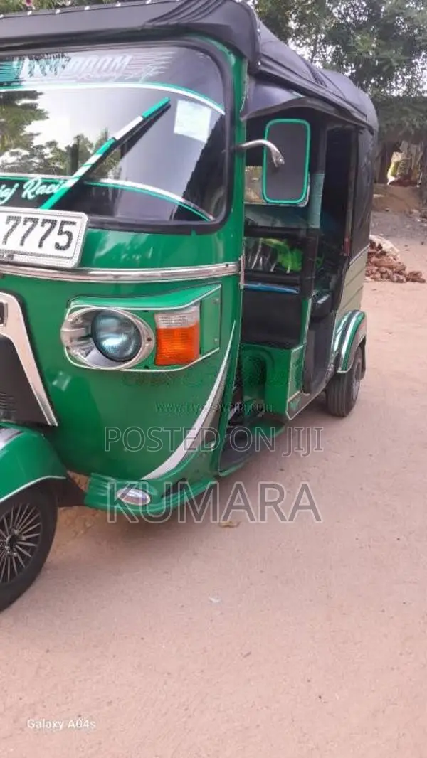 Bajaj RE 205 2013 Three Wheel (Used)